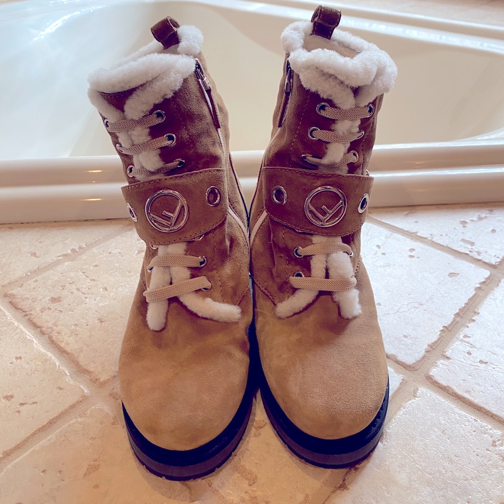Price Drop today! Designer* Fendi platform shearling suede boots